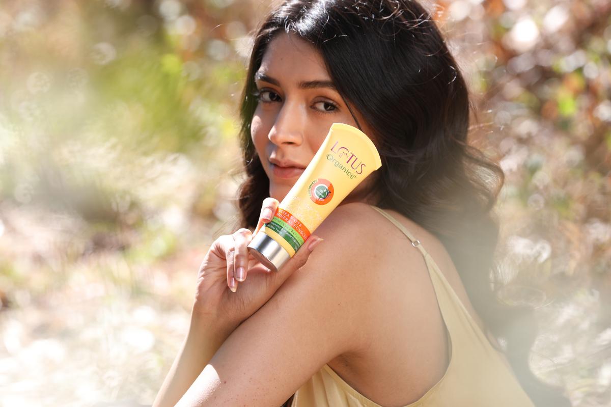 🌸 Natural glow ka secret – herbal care ke saath! Soft, smooth aur healthy looking skin har din.