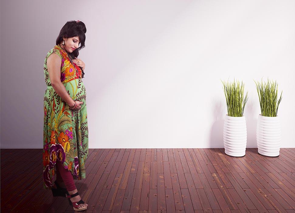 माँ बनने की खूबसूरत यात्रा का एक खास पल, जिसे इस Maternity Shoot में प्यार और खुशी के साथ कैद किया गया है। 👶💖