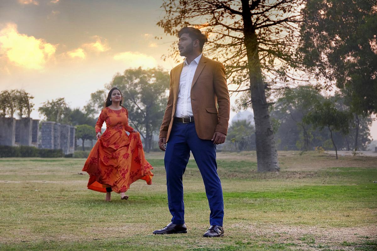 हर कपल की अपनी एक खास Love Story होती है। इन Pre-Wedding Shoots में हमने उन खूबसूरत पलों, मुस्कान और प्यार को कैमरे मे�