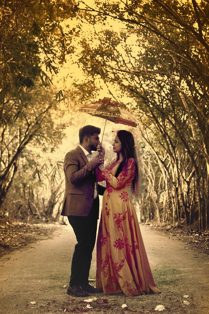 हर कपल की अपनी एक खास Love Story होती है। इन Pre-Wedding Shoots में हमने उन खूबसूरत पलों, मुस्कान और प्यार को कैमरे मे�