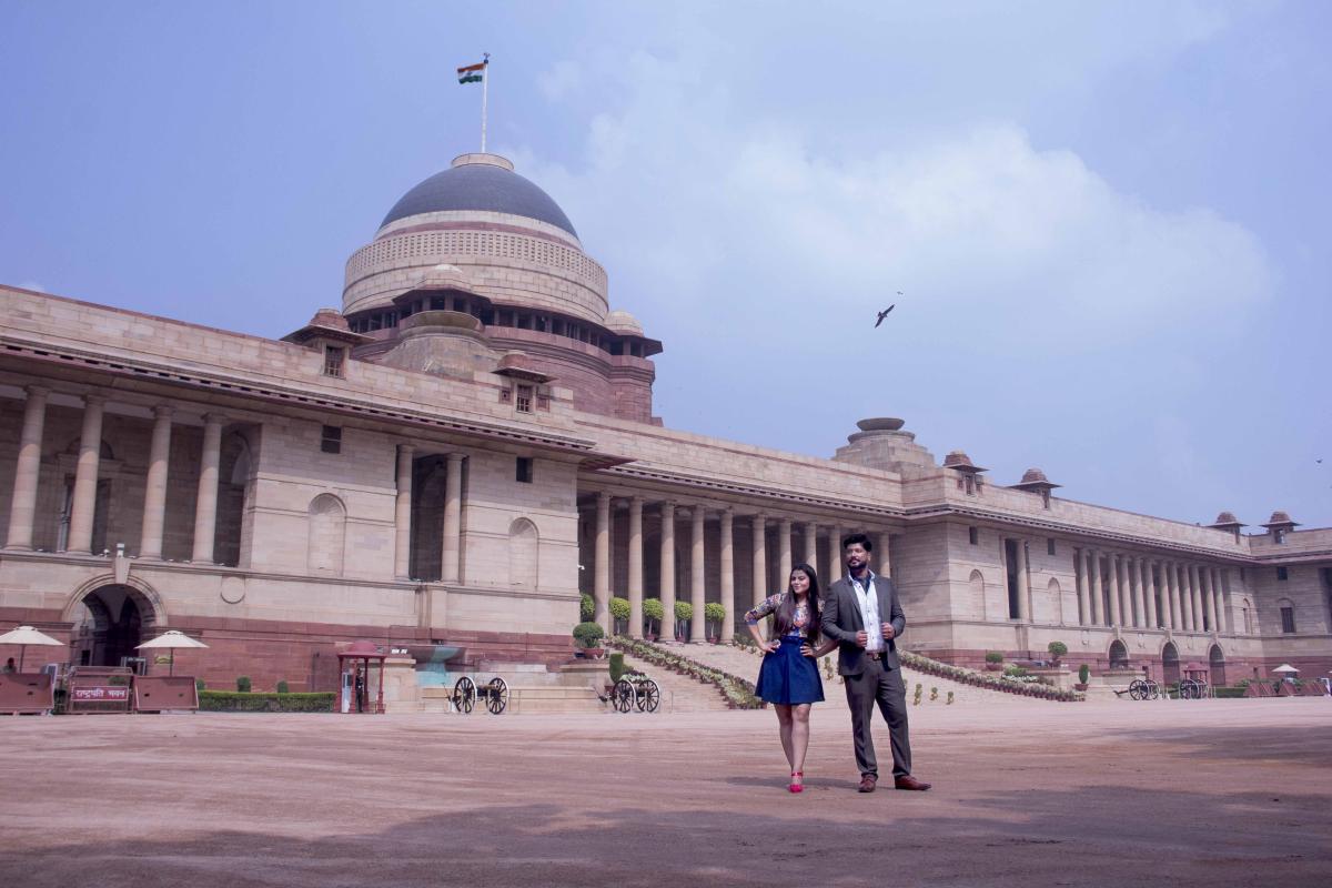 हर कपल की अपनी एक खास Love Story होती है। इन Pre-Wedding Shoots में हमने उन खूबसूरत पलों, मुस्कान और प्यार को कैमरे मे�