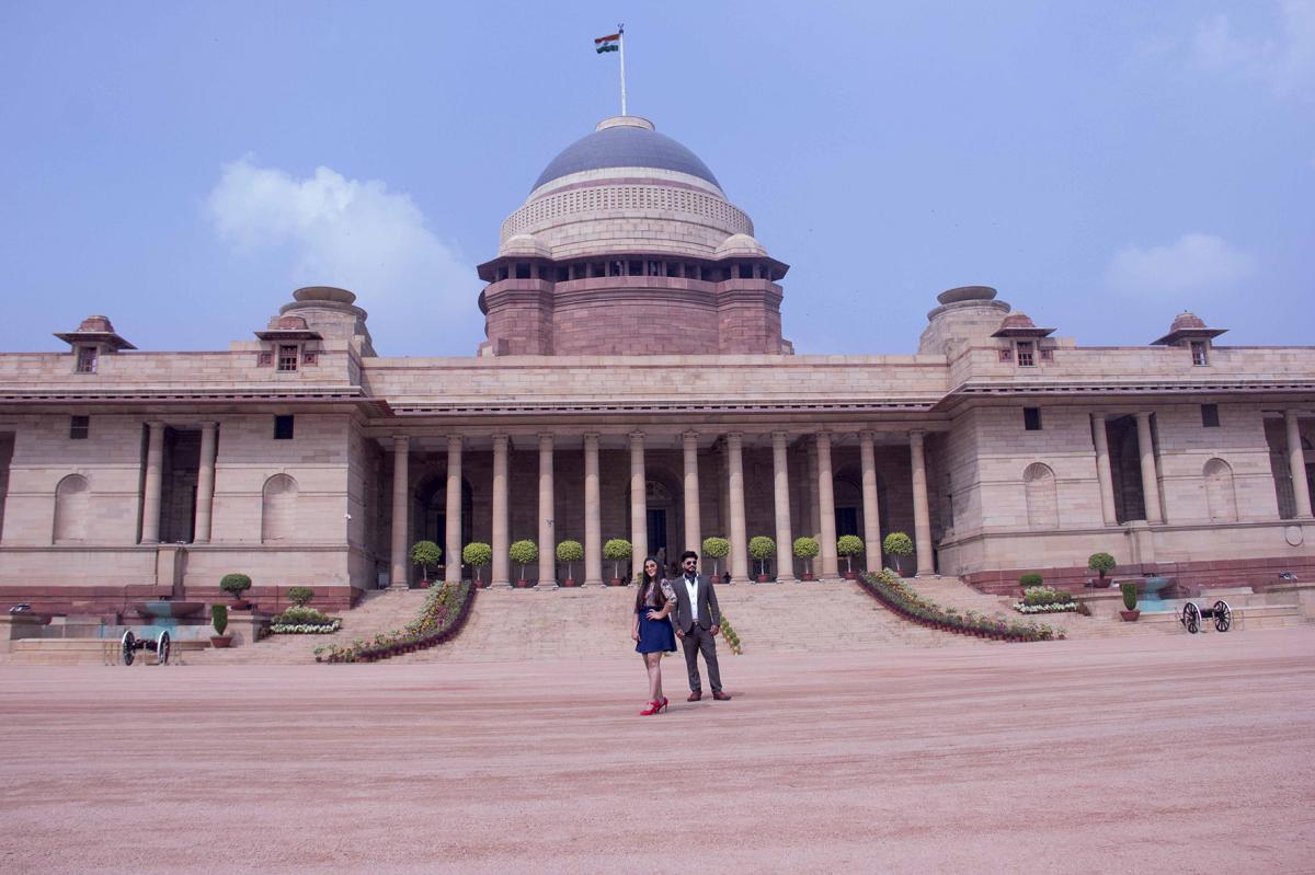 हर कपल की अपनी एक खास Love Story होती है। इन Pre-Wedding Shoots में हमने उन खूबसूरत पलों, मुस्कान और प्यार को कैमरे मे�