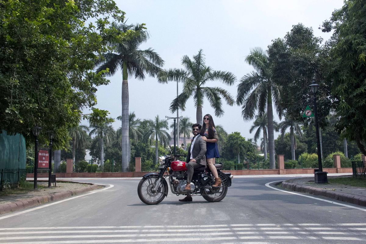 हर कपल की अपनी एक खास Love Story होती है। इन Pre-Wedding Shoots में हमने उन खूबसूरत पलों, मुस्कान और प्यार को कैमरे मे�