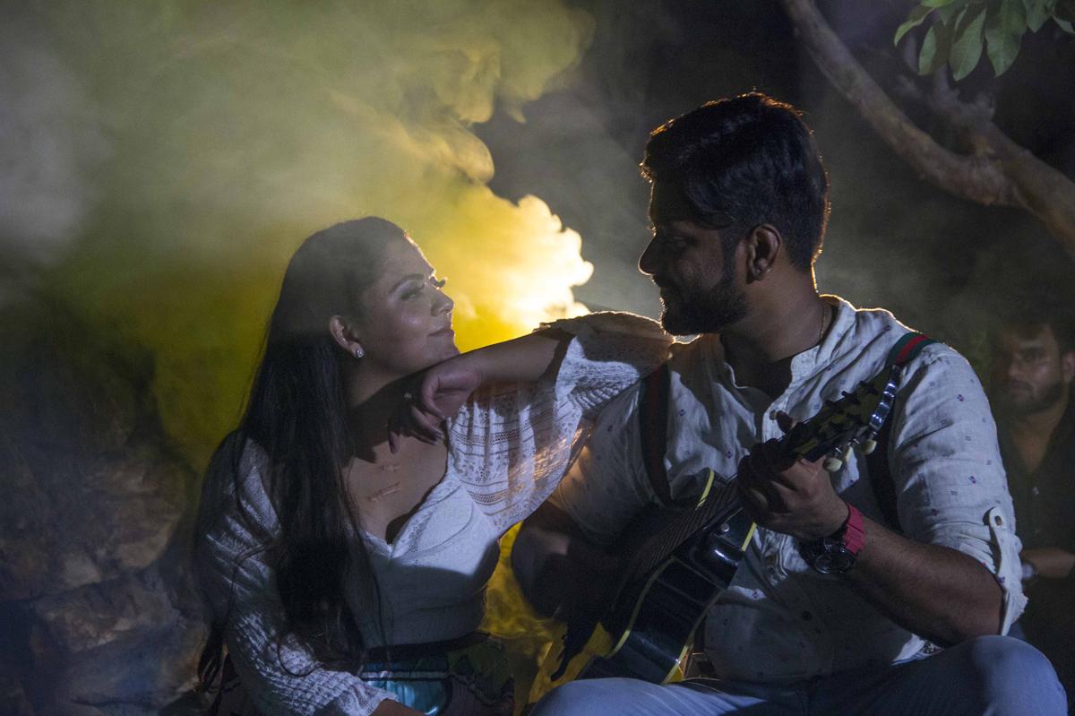हर कपल की अपनी एक खास Love Story होती है। इन Pre-Wedding Shoots में हमने उन खूबसूरत पलों, मुस्कान और प्यार को कैमरे मे�