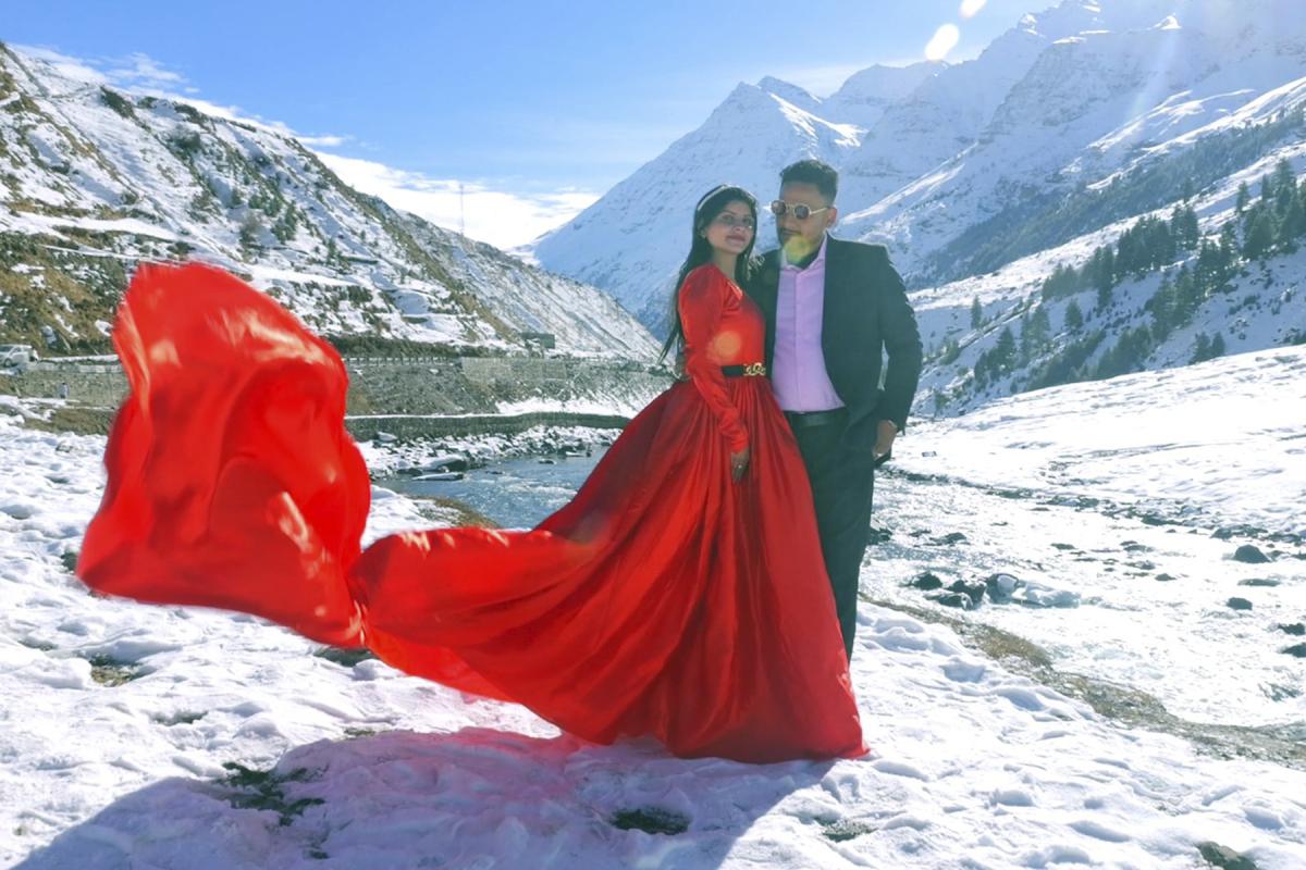 Manali की खूबसूरत वादियों में, अलग-अलग लोकेशन्स पर कैद की गई एक प्यारी Love Story — जहाँ हर फ्रेम में प्यार और 