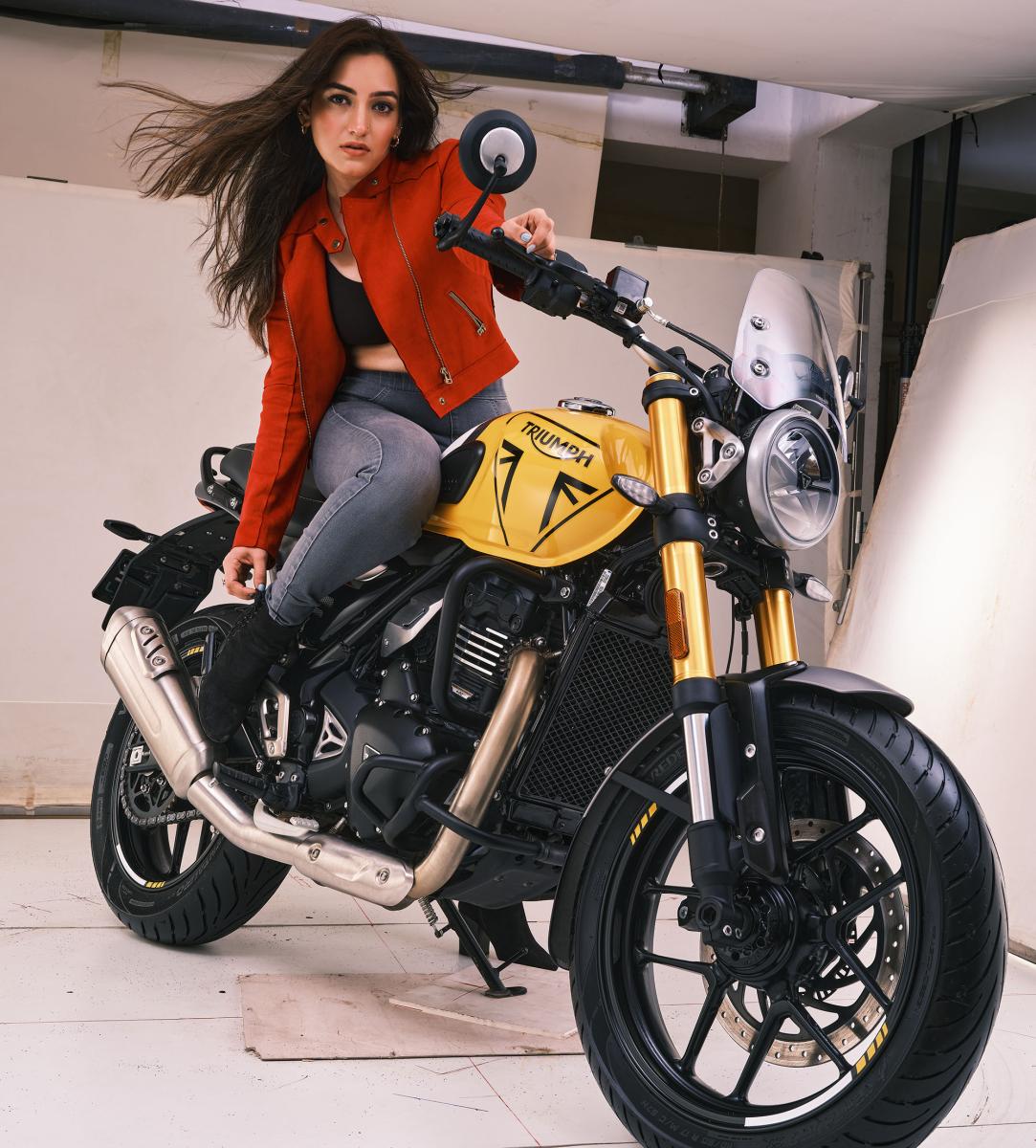 “Power, style aur speed… sab ek frame me 🏍️🔥 Cinematic bike photoshoot by Kartike Production”